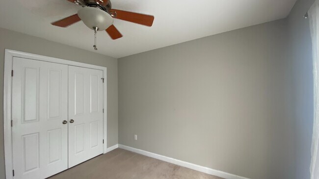 Building Photo - Room in House on Legendary Ln