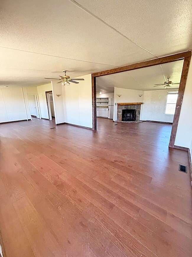 Building Photo - Beautiful 4 Bedroom 2 Bath manufactured home in Rhome Texas on 2 acres.