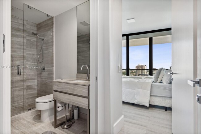 Building Photo - 18975 Collins Ave