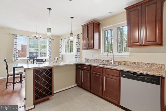 Building Photo - 7414 Jervis St