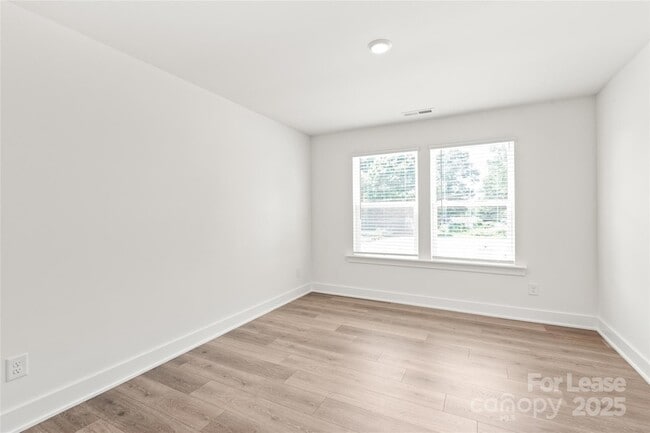 Building Photo - 2019 Wilson Ave