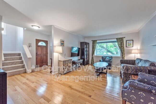 Building Photo - 10343 Bushman Dr