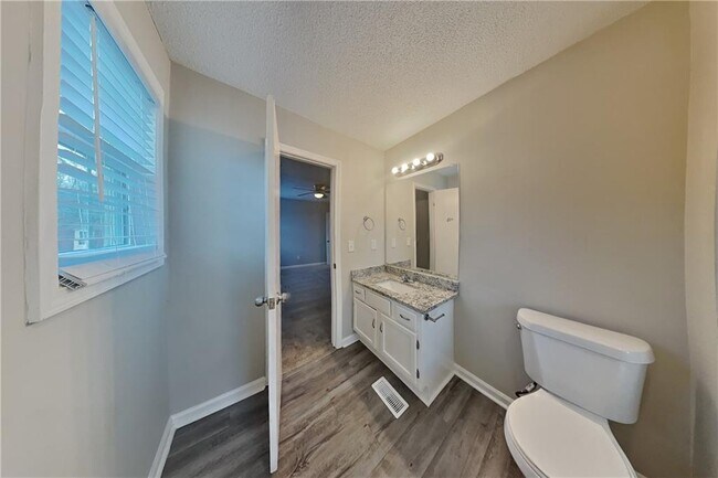 Building Photo - 140 Linda Ln