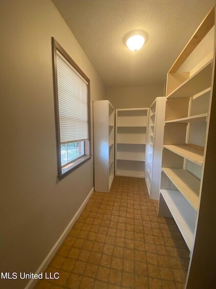 Building Photo - 144 Vaughn Ln