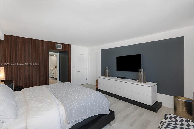 Building Photo - 2301 Collins Ave