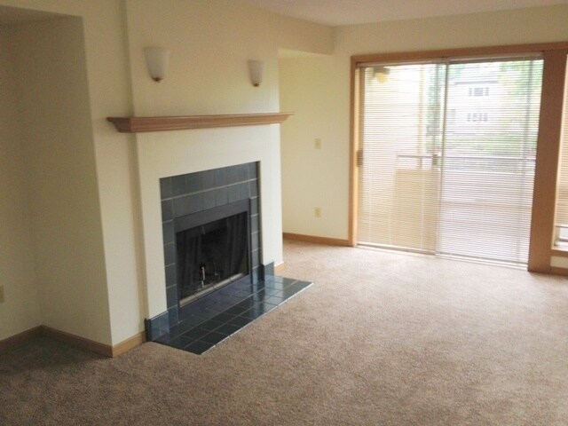 Building Photo - 4980 S Landing Dr