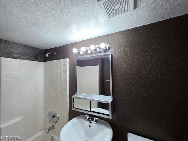 Building Photo - 5165 E Glendale Ave