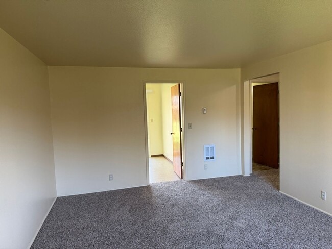 Building Photo - Nice single level 2 bedroom 1 bath house in Springfield!