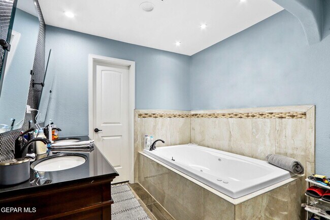 Building Photo - 1316 Hookridge Dr