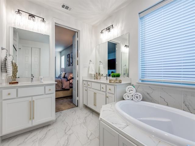 Building Photo - 2413 Latimer Mews