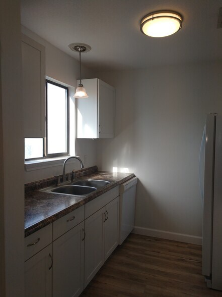 kitchen - 2510 W 9th St