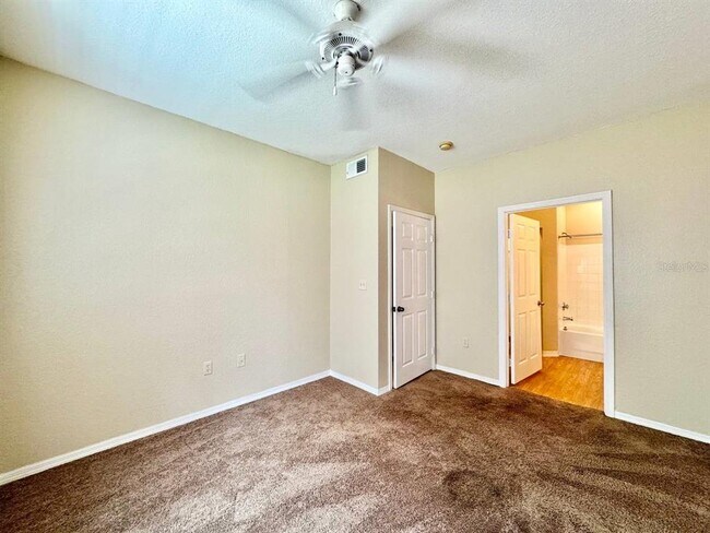 Building Photo - 10440 White Lake Ct