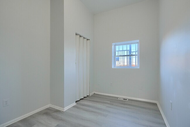 Building Photo - 800 N Fulton Ave