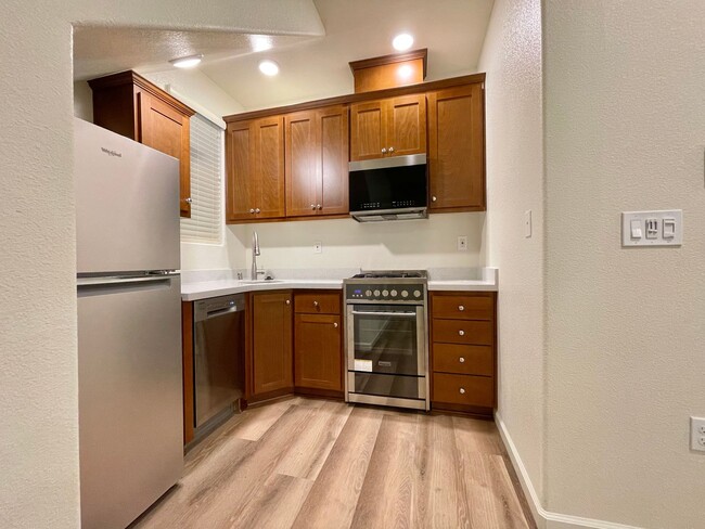 Building Photo - 1 Bedroom, 1 Bath Condo Convenient Napa Lo...