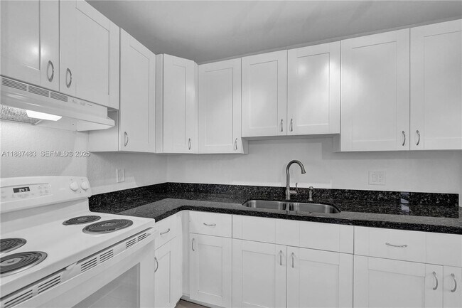 Building Photo - 5050 Bayview Dr