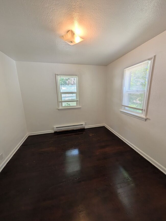 Building Photo - 428 S 10th Ave