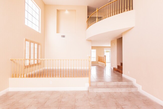 Building Photo - Beautiful 2 Story 4 Bedroom home