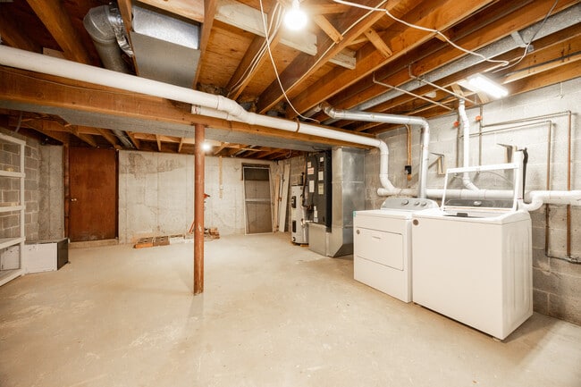 Building Photo - 1114 Bayless Pl