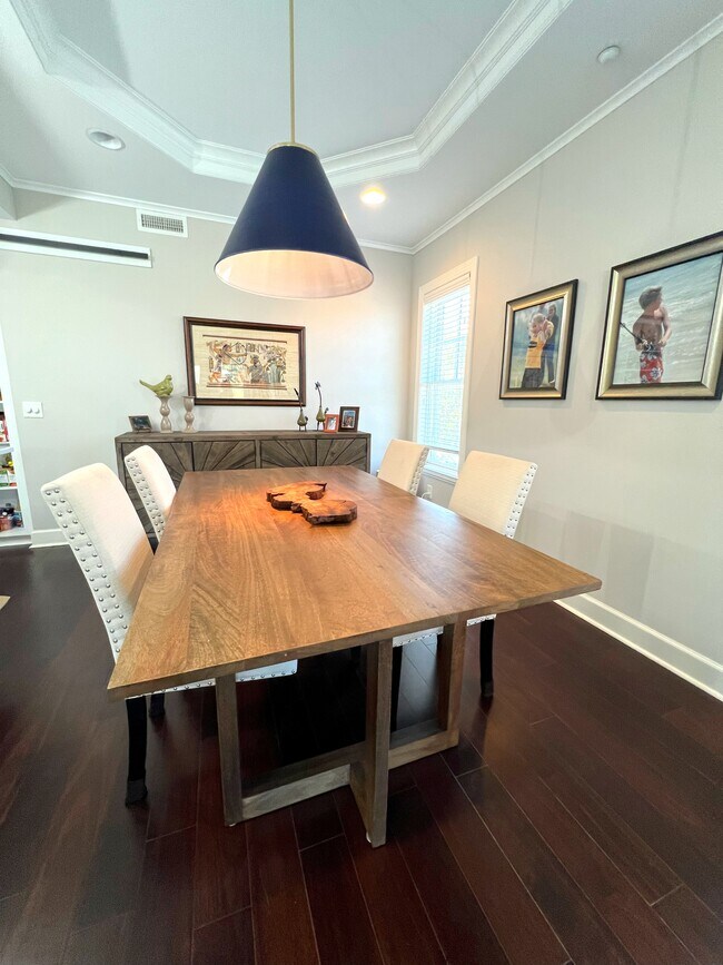 Building Photo - 124 Walnut St