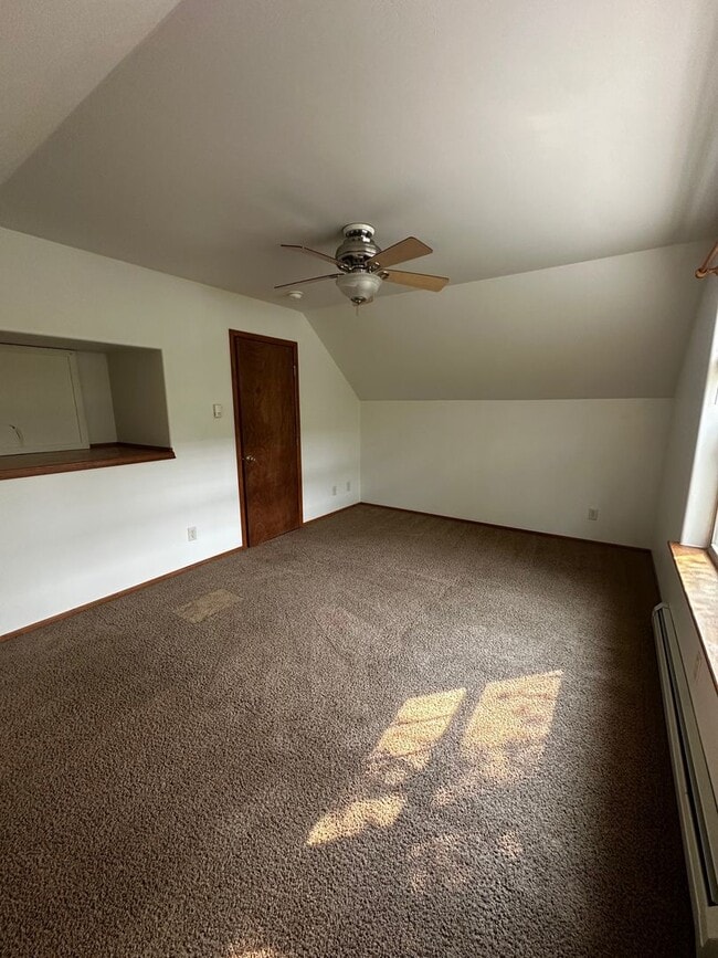 Building Photo - Beautiful 4 bedroom Home located in Centra...