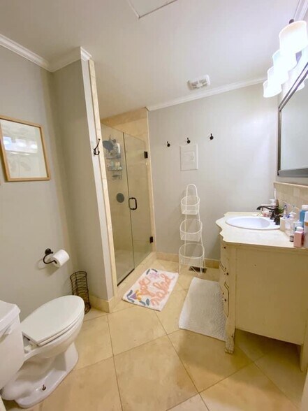 Building Photo - 1016 Edgewood Blvd