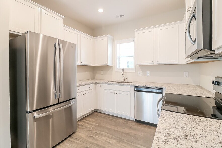 Building Photo - 72 Rosemary St