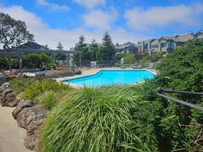 Building Photo - Daly City Village in the Park 2 bedroom 2 bathroom Condo