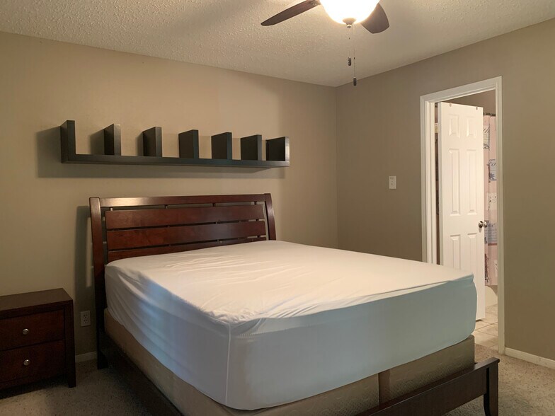 Building Photo - 2300 Old Spanish Trl