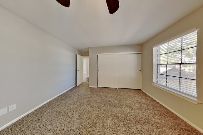 Building Photo - 15803 Maple Manor Dr