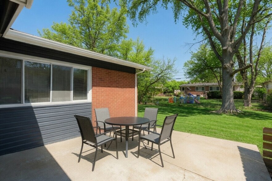 Building Photo - 720 Jamaica Pl