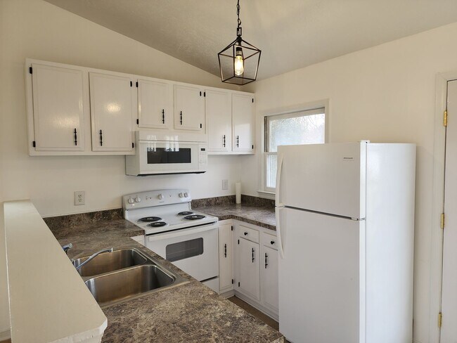 Building Photo - 5506 Dendron Dr