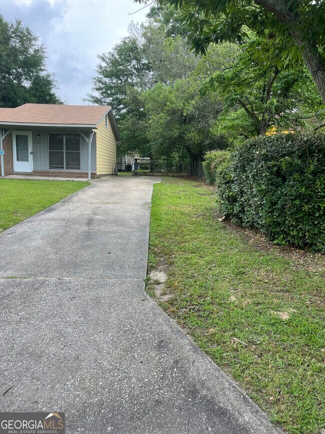 Building Photo - 2220 Mahan Dr