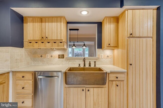 Building Photo - 8061 Sky Blue Dr