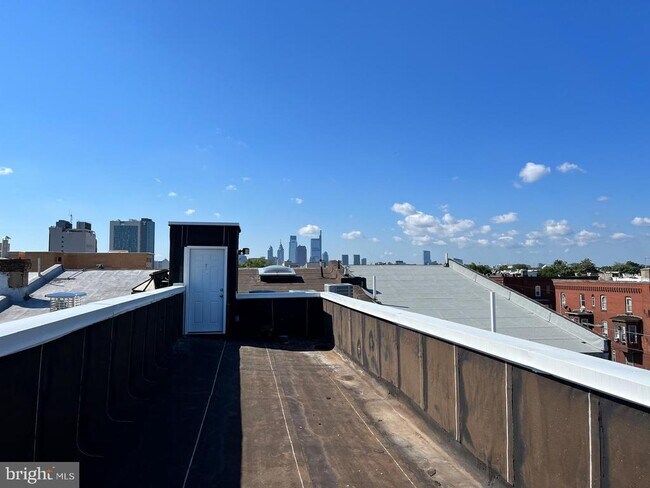 Building Photo - 1429 W Diamond St
