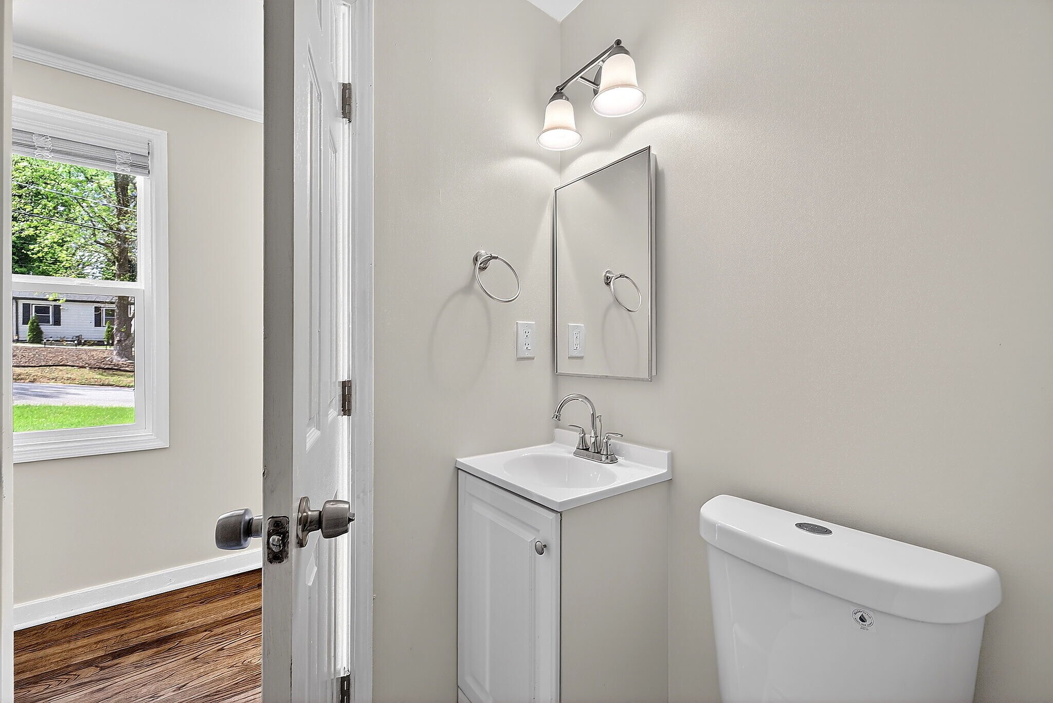 Building Photo - 1310 Kenilworth Dr SW