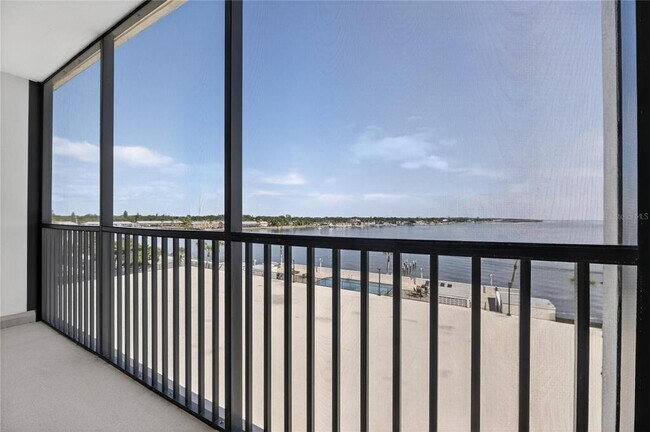 Building Photo - 7100 Sunshine Skyway Ln S