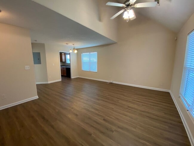Building Photo - ROOMMATE MATCHING ONLY - PRE-LEASING FOR AUGUST 1 2026! 1/2 Off Deposit!