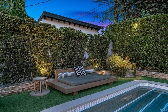 Building Photo - 4716 Tyrone Ave