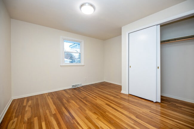 Building Photo - Home in Far North Peoria