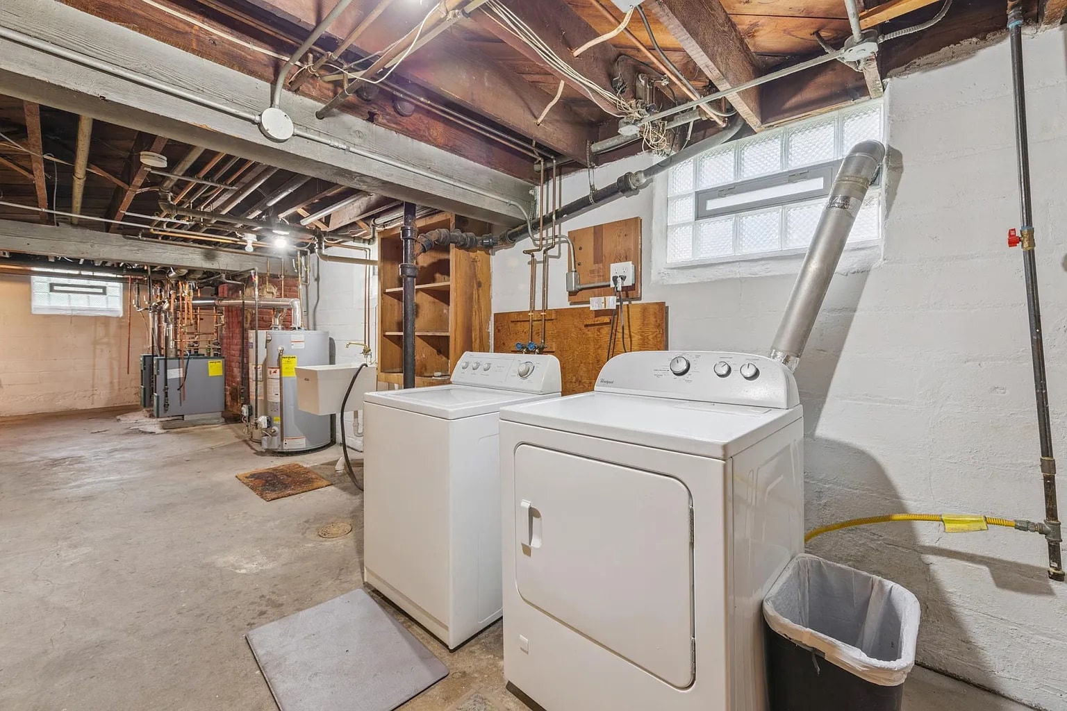 Laundry - 1892 Lincoln Ave