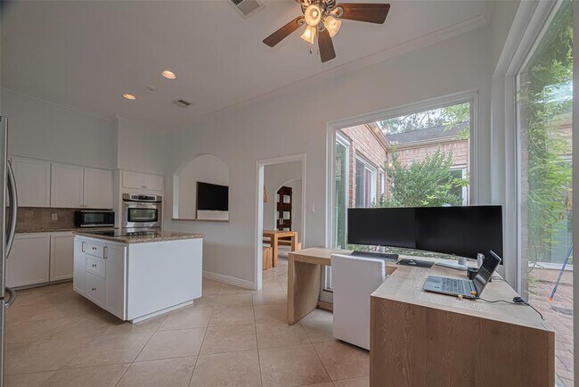 Building Photo - 11914 Ashmead Dr