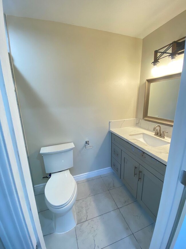 Building Photo - Beautifully Remodeled 3 Bedroom Anaheim Co...