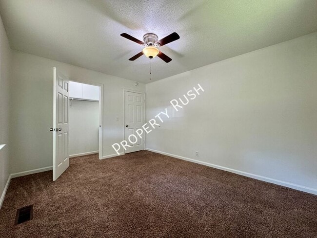 Building Photo - 555 E Garden Farm Rd