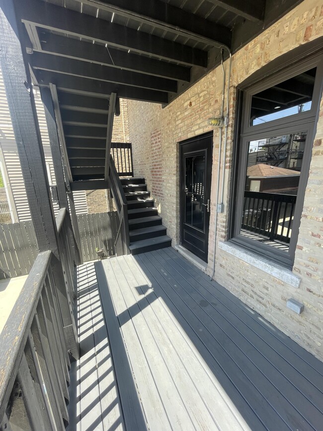 Building Photo - 3321 W Pierce Ave