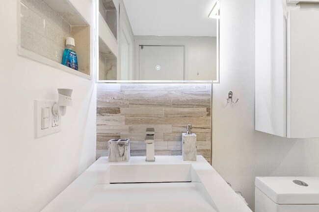 Building Photo - 2918 N 58th Ave