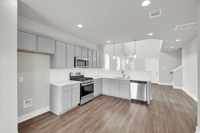 Building Photo - 208 Mirabeau Way