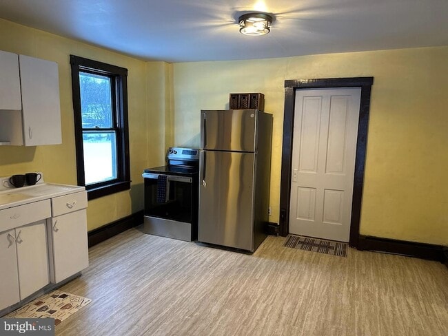 Building Photo - 11 Myers Rd