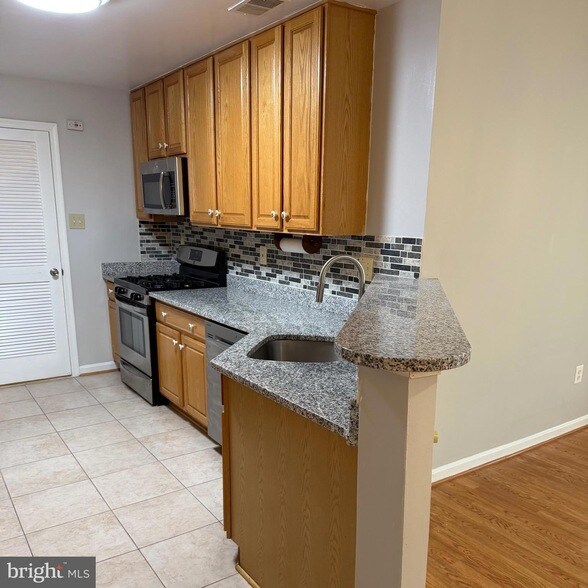 Building Photo - 10730 Symphony Way