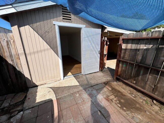 Building Photo - Private Detached House with Fenced Yard and Large Covered Carport
