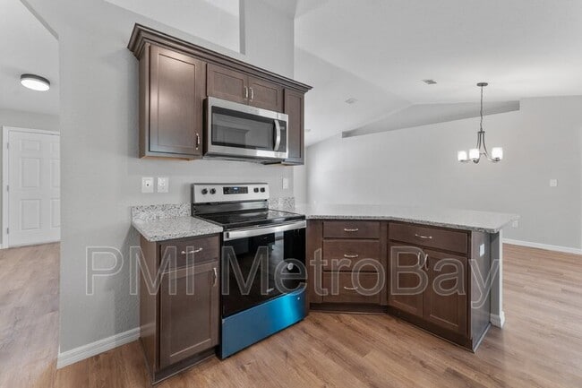 Building Photo - 9461 N Sandree Dr